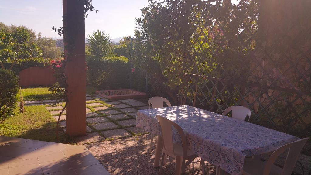 Residence Appartamenti Caffarena Àrbatax Oda fotoğraf