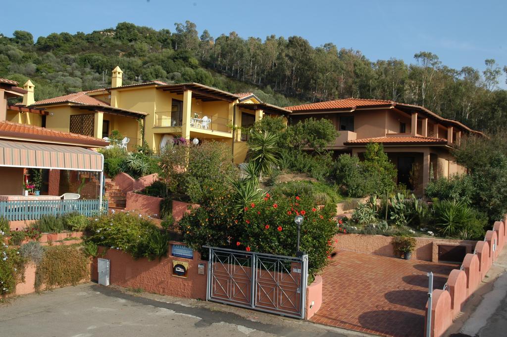 Residence Appartamenti Caffarena Àrbatax Dış mekan fotoğraf