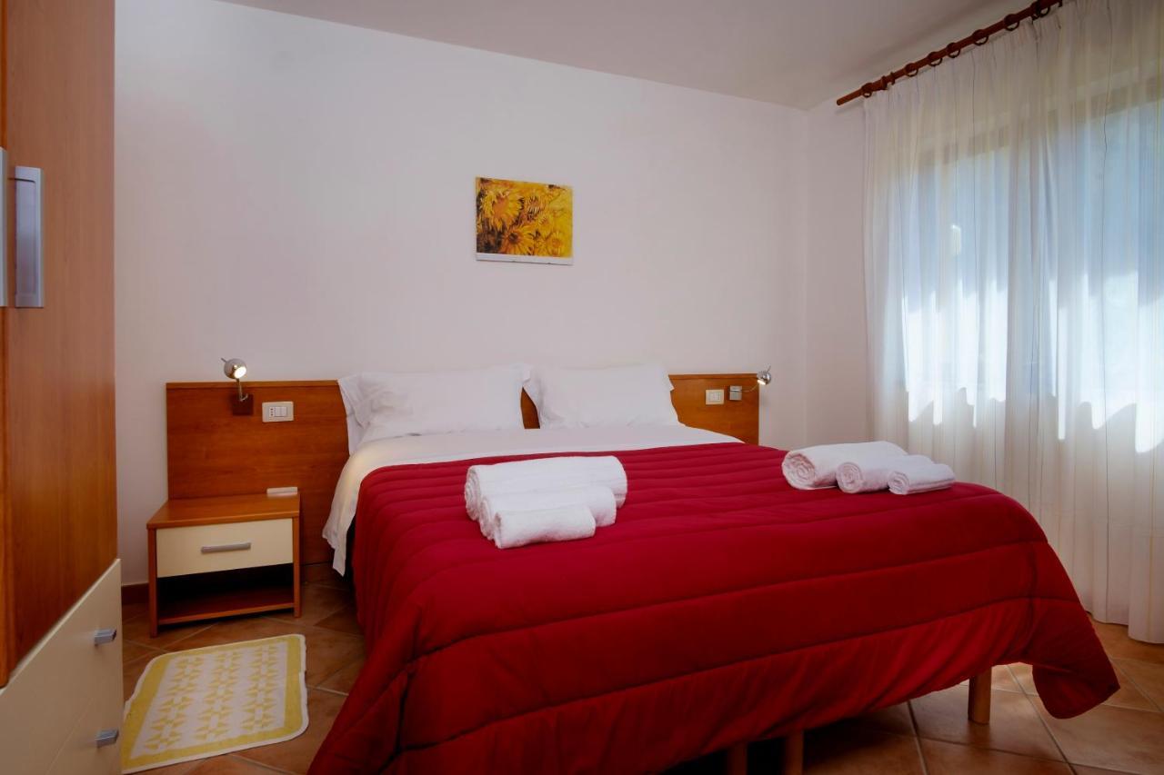 Residence Appartamenti Caffarena Àrbatax Dış mekan fotoğraf