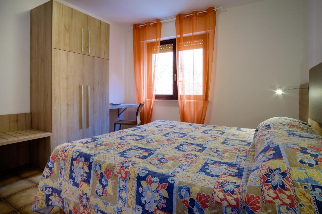 Residence Appartamenti Caffarena Àrbatax Dış mekan fotoğraf