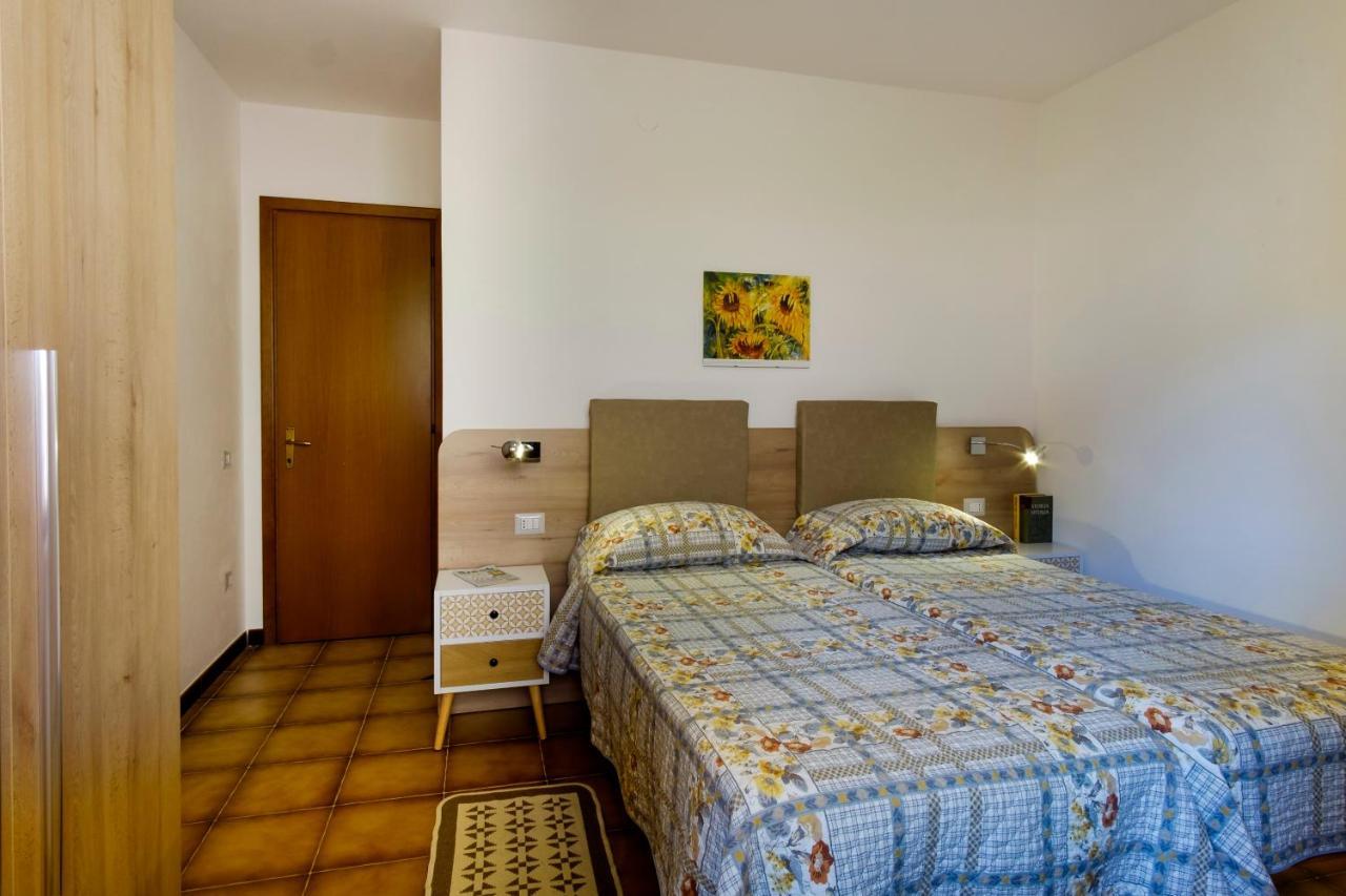 Residence Appartamenti Caffarena Àrbatax Dış mekan fotoğraf