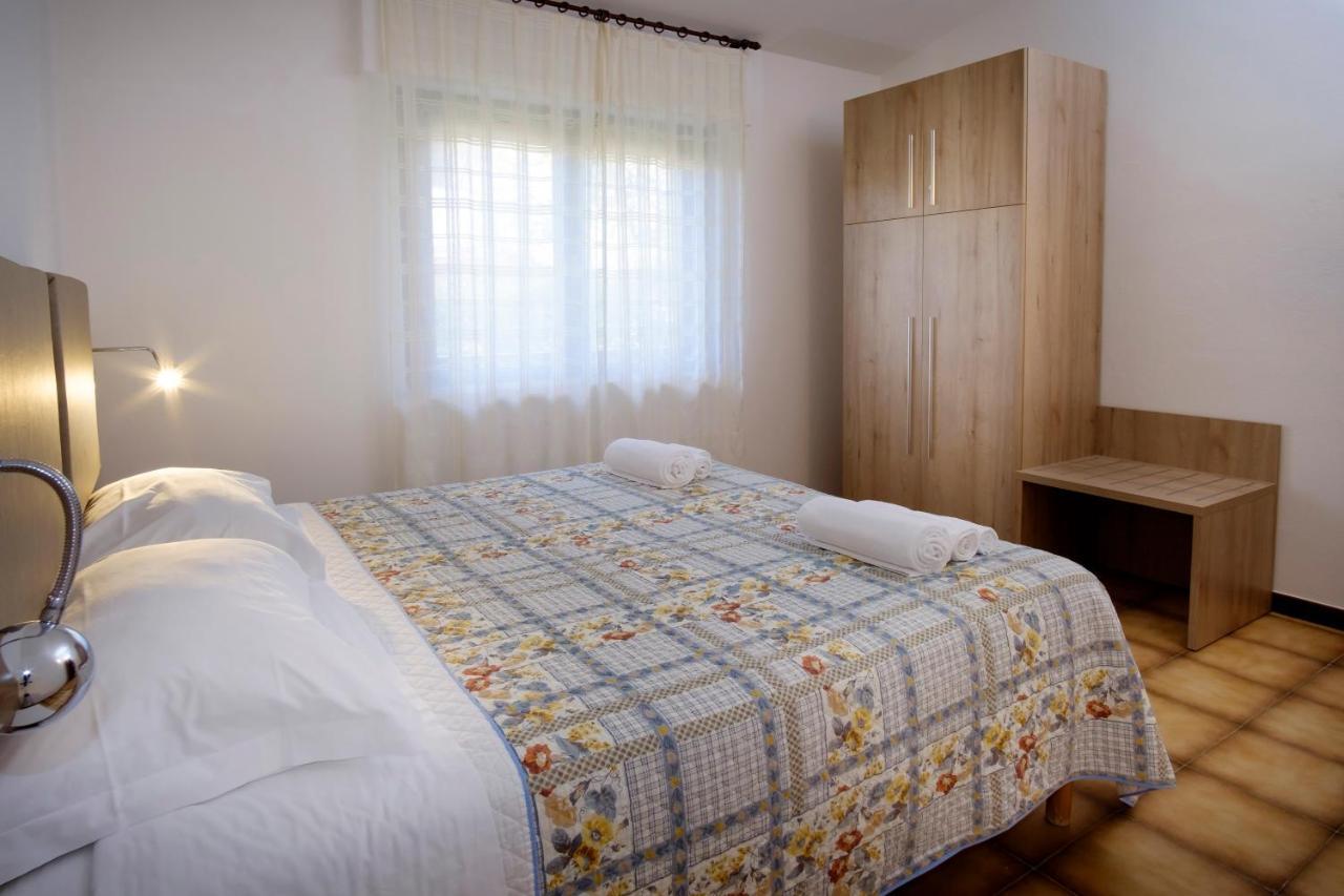 Residence Appartamenti Caffarena Àrbatax Dış mekan fotoğraf